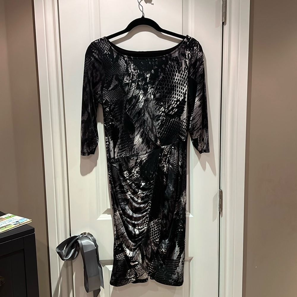 Le chateau form fitting dress - Picture 2 of 13